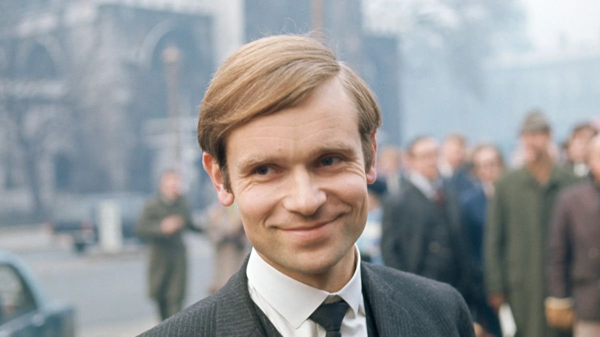 Jeffrey Archer’s Wife and Net Worth: Meet Mary Archer and Learn About His Fortune